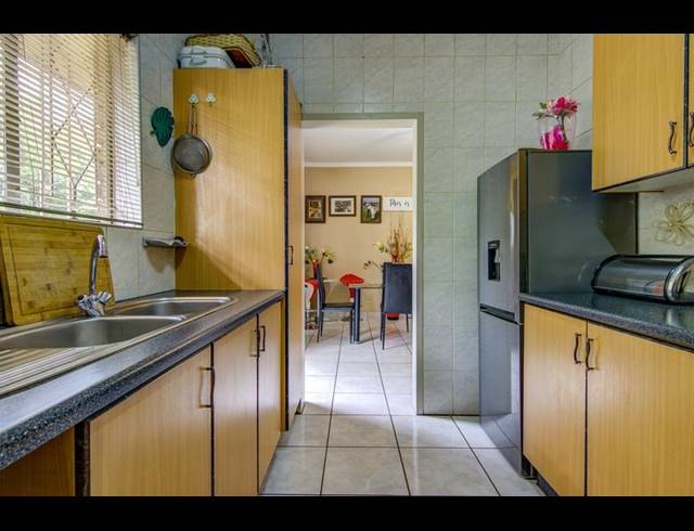 2 BEDROOM APARTMENT FOR SALE IN BERTON PARK